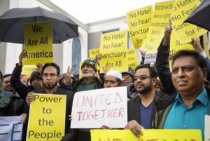 Comunidade islâmica da Califórnia protesta contra o veto do presidente Trump (Foto: Agência Lusa/EPA/Eugene Garcia) 