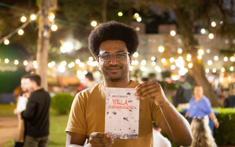 “Fui alvo de uma fala que me associava ao crime", disse escritor Wesley Barbosa, após episódio em evento literário