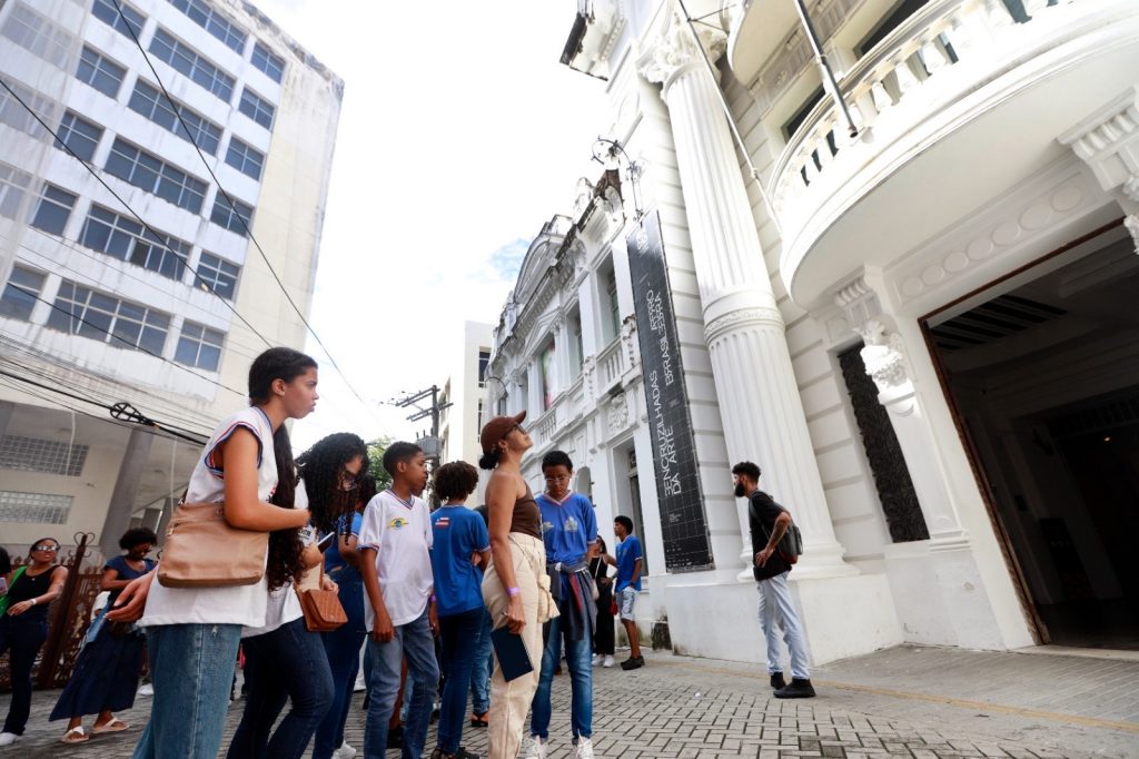 Visitas a museus conectam jovens baianos à cultura afro-brasileira