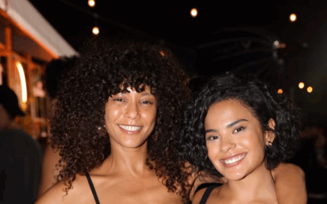 Mãe e filha! Taís Araujo e Bella Campos posam juntas no show da Lady Gaga — Foto: Brazil News