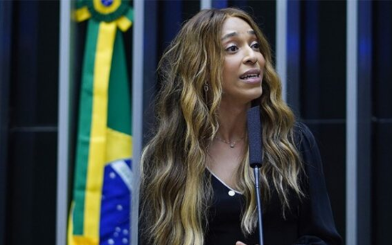 Erika Hilton: trans, negra e condecorada da Ordem de Rio Branco