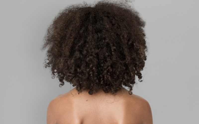 Cabelo crespo é identidade, resistência e herança ancestral