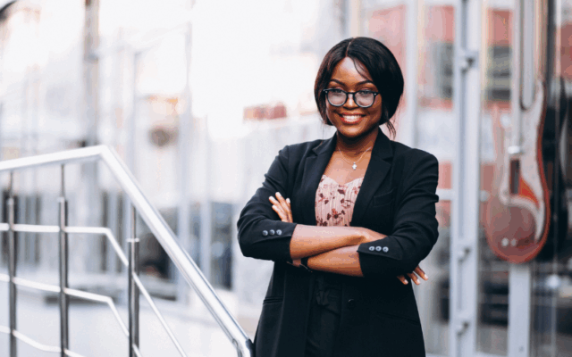 Mulher negra empreendedora (Freepik)