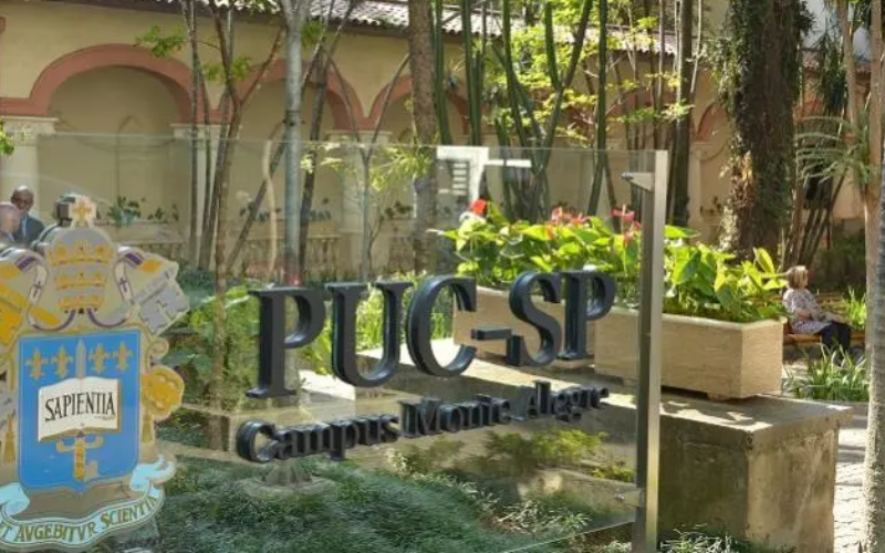 Estudantes da PUC-SP são suspensos por atos racistas durante competição universitária
