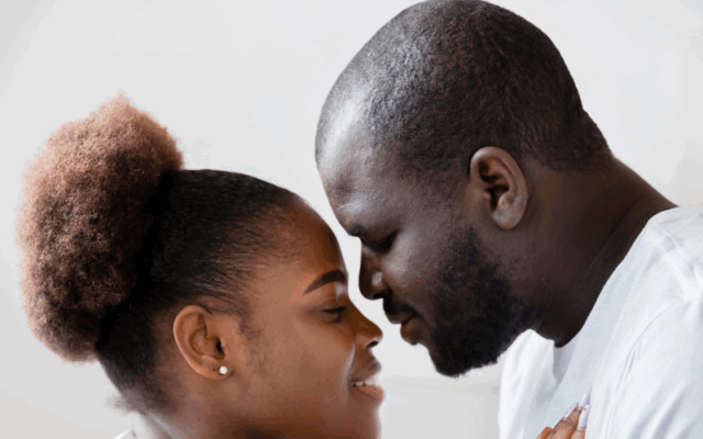Casal negro se olhando (gerado por I.A)