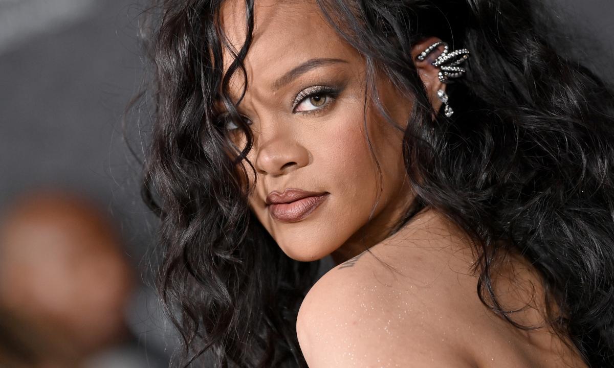 Rihanna dá voz à Smurfette e inspira nova linha misteriosa da Carmed