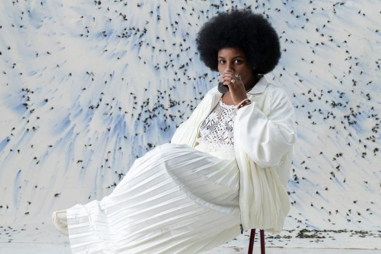 Juliana dos Santos marca a história como a primeira artista negra da residência Pinacoteca