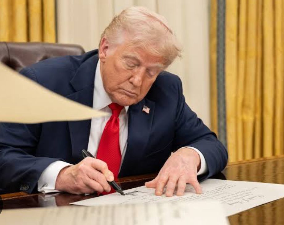 Trump exige dados raciais de universidades para "comprovar imparcialidade"