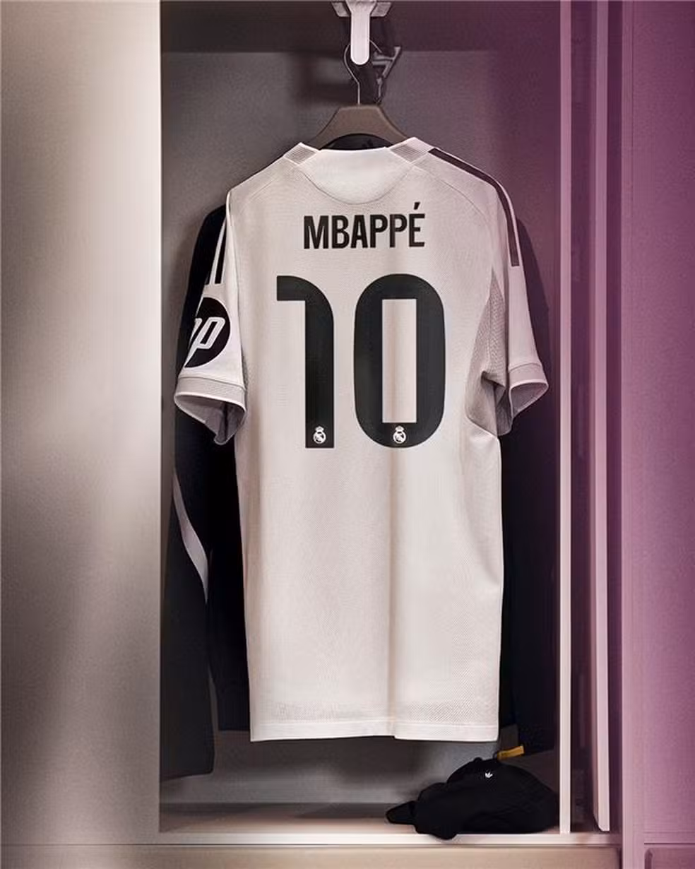 Mbappé assume a 10 do Real Madrid e faz história com representatividade no topo