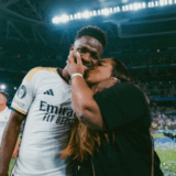 Vini Jr. celebra aniversário da mãe com homenagens emocionantes