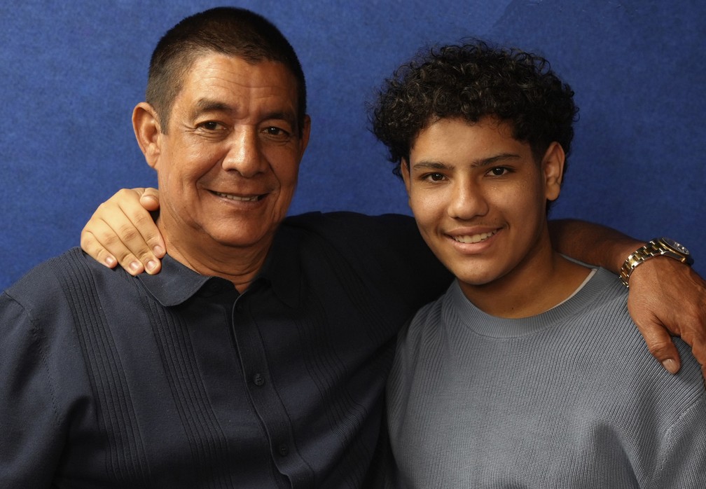 Entre gerações e sambas: Zeca Pagodinho lança musica com o neto Noah