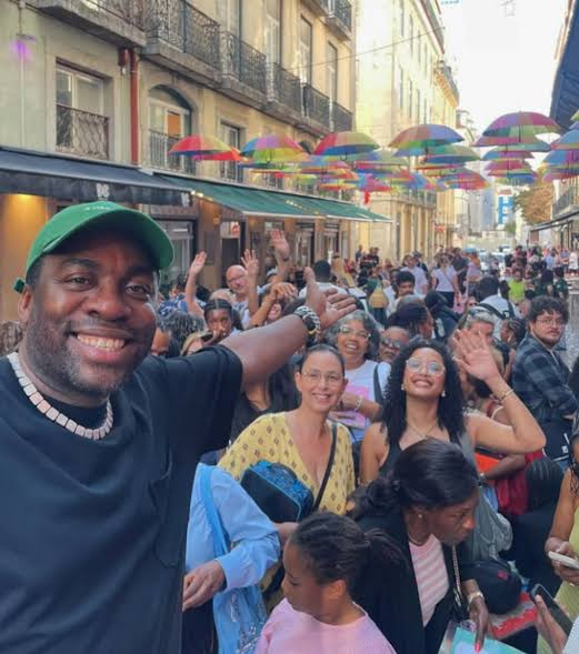 Lázaro Ramos transforma sessão de autógrafos em Lisboa em um abraço coletivo pela literatura negra