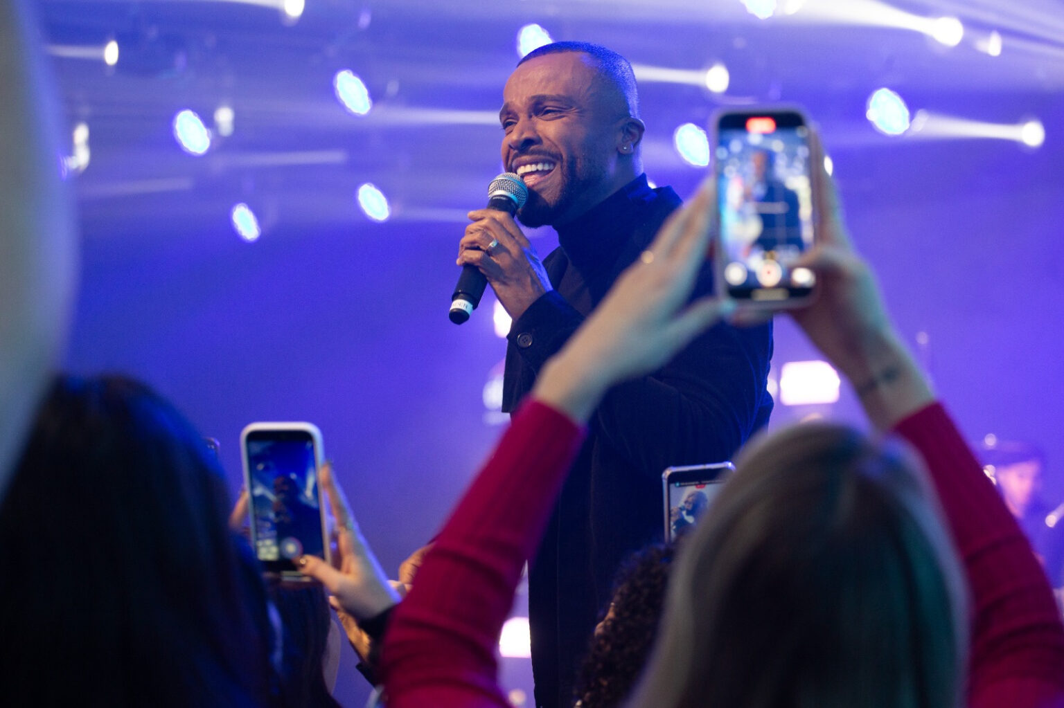 Alexandre Pires é destaque da Efapi e entra para a lista dos 100 maiores artistas latinos do século
