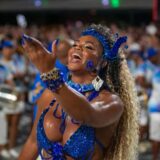 Mais que rainha de bateria, Bianca Monteiro é símbolo de resistência preta no carnaval
