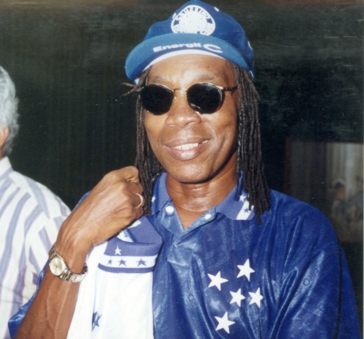 Milton Nascimento completou 83 anos e recebeu homenagem emocionante do Cruzeiro