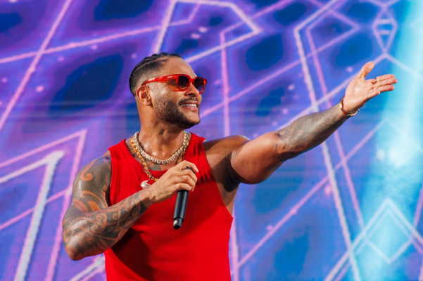 Tony Salles leva representatividade e força para os 60 anos das Muquiranas