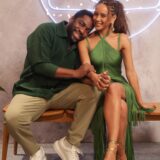 Vem bebê por aí? Taís e Lázaro apostam em look verde para a gravação na Globo