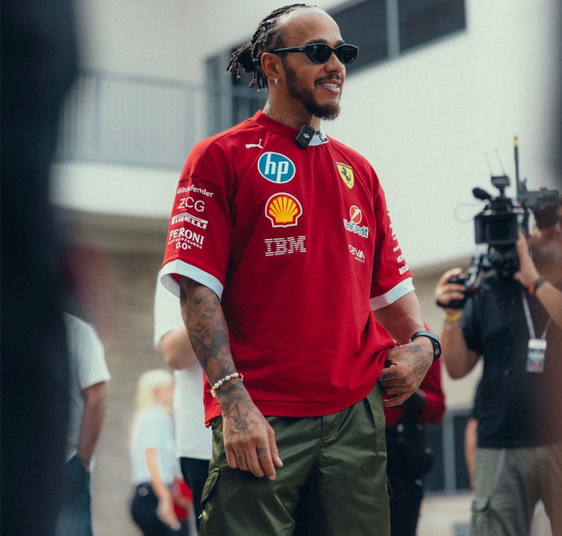 Hamilton quebra recordes na F1 enquanto enfrenta jejum de vitórias Ferrari