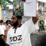 Caminhada pelo Centro Histórico leva crianças ao lançamento do novo livro de Lázaro Ramos