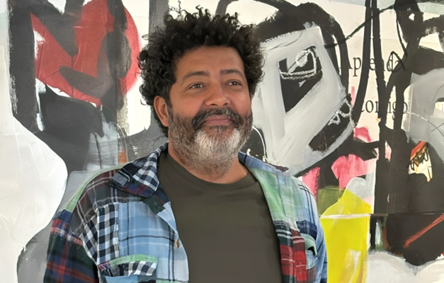 Arte goiana atravessa fronteiras e chega à Espanha com “Na Curva do Tempo”