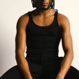 Paulo André estreia na música e reafirma potência e representatividade