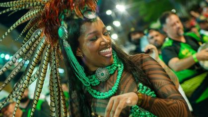 Iza iluminou minidesfile da Imperatriz e reforçou a força da representatividade no Dia do Samba